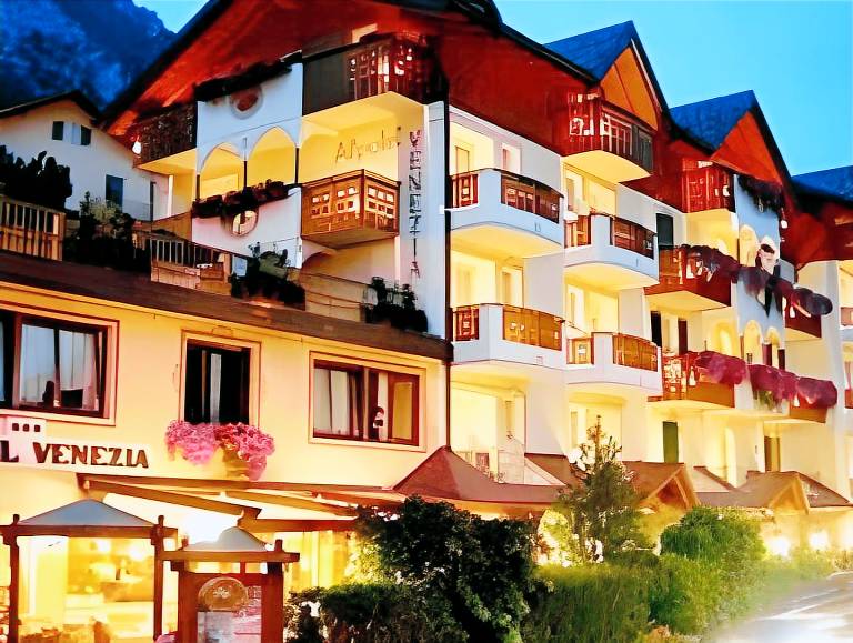 Alpotel Dolomiten in Molveno