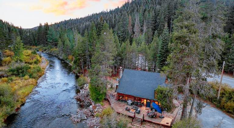 Riversong Lodge by AvantStay Sauna Hot Tub On The Truckee River in Truckee, CA