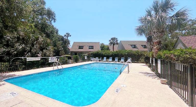 Condo for 6 with Resort Amenities & Walk to Beach — photo 5