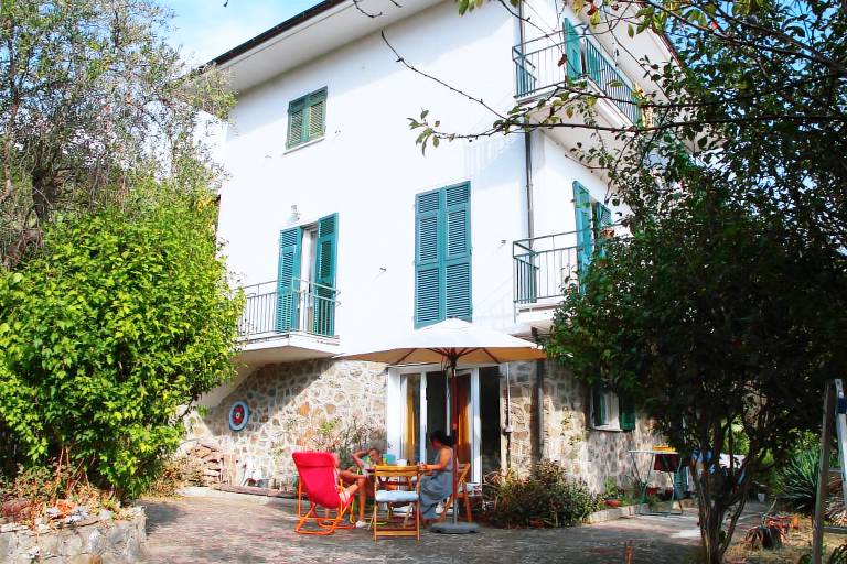 Holiday apartment with yard | Garden view | Dogs allowed in Moneglia