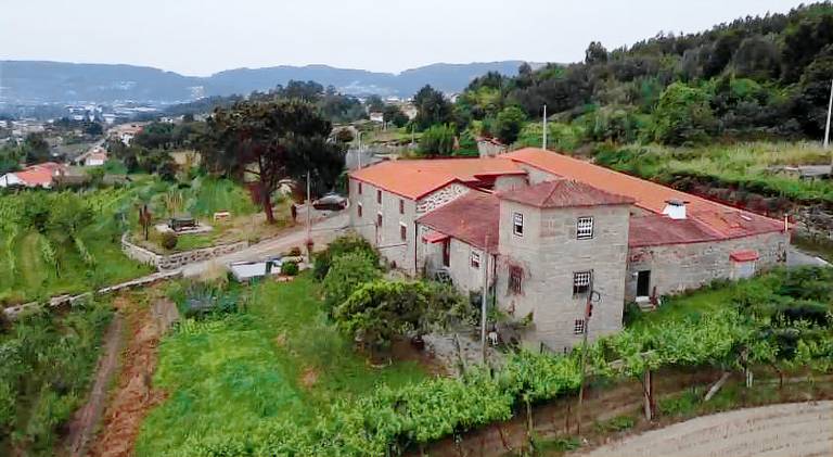 Nice farm with terrace & yard | Pets are welcome in Guimarães