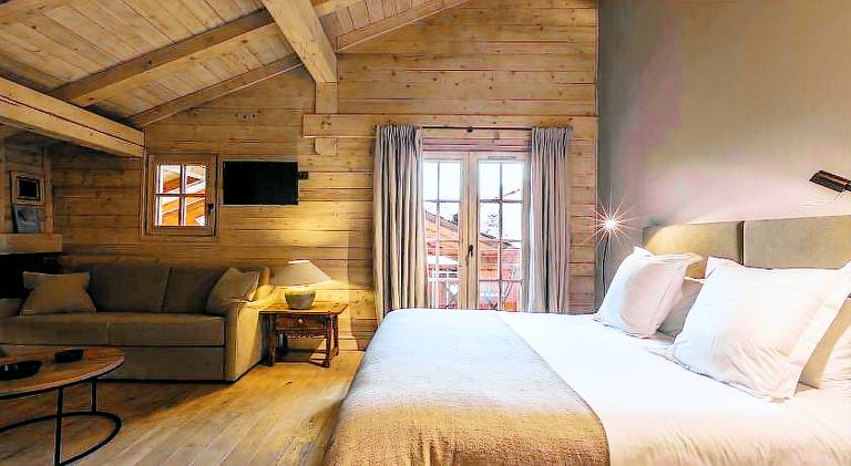 Big chalet with pool & hot tub | Pets allowed — photo 2