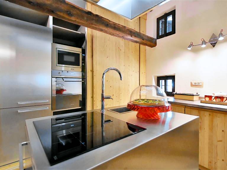 Family-oriented lovely house with garden, jacuzzi & patio | Mountain view | Ski nearby | Dogs allowed — photo 5
