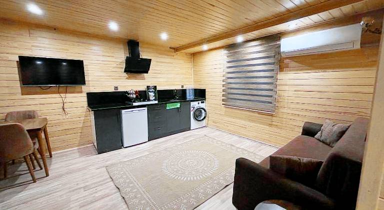 Apartment with terrace & yard — photo 4