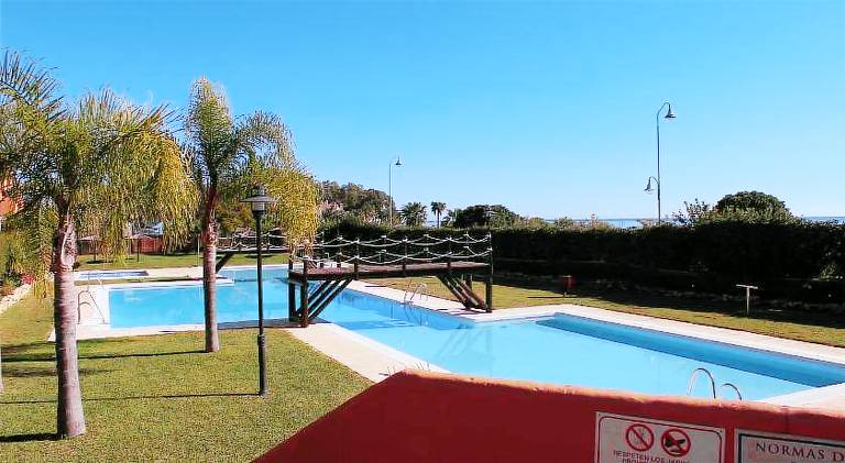 Apartment with pool in Estepona
