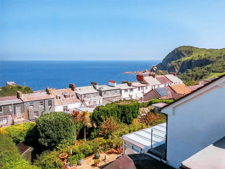 Child-friendly lovely cottage with jacuzzi & yard | Beach view | Pets are welcome — photo 5