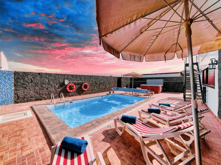 Fully equipped lovely villa with private pool, barbeque & hot tub | Dogs allowed — photo 2