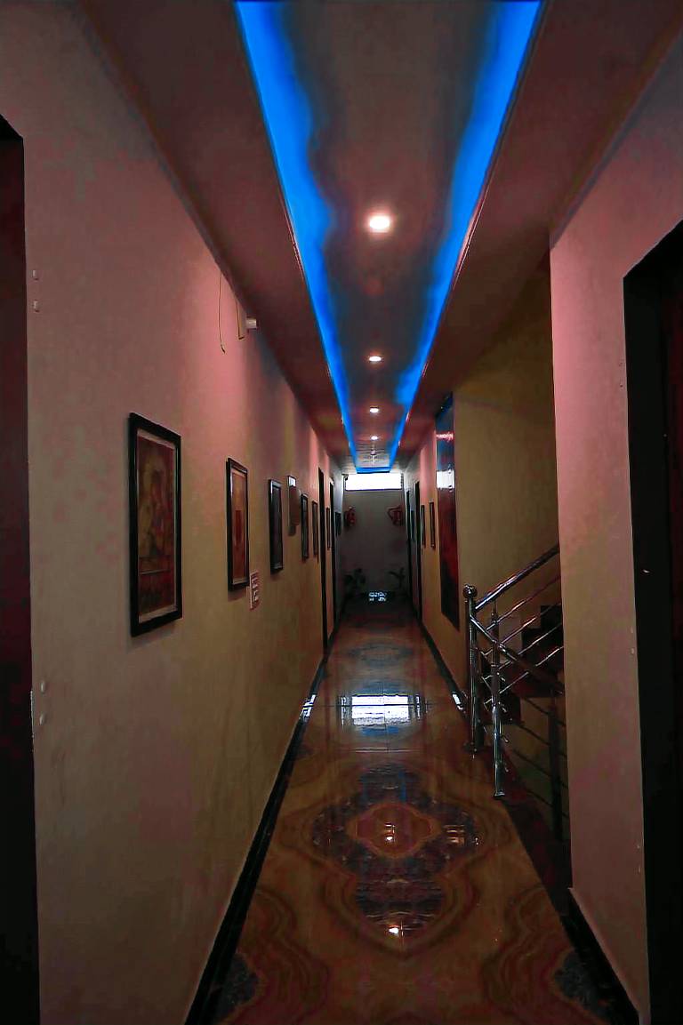 HOTEL RUNWAY — photo 3