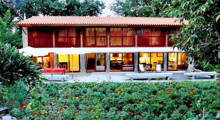 Vacation home with pool, grill & patio in Braga