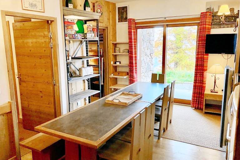 Rental apartment with patio, sauna & heated pool in Gap