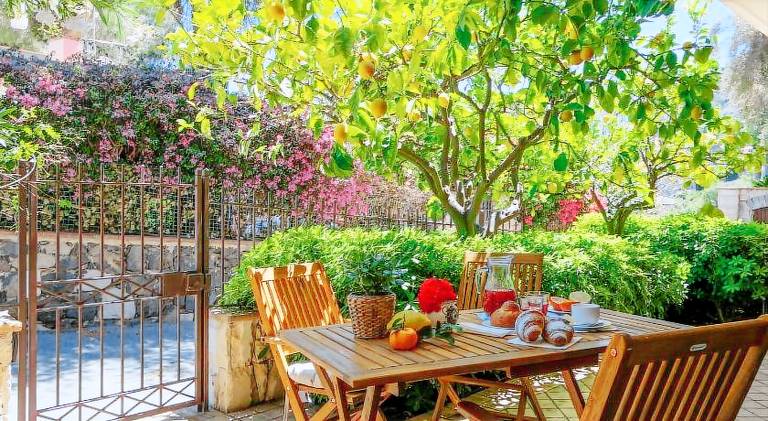 Holiday apartment with patio | Dogs allowed in Taormina