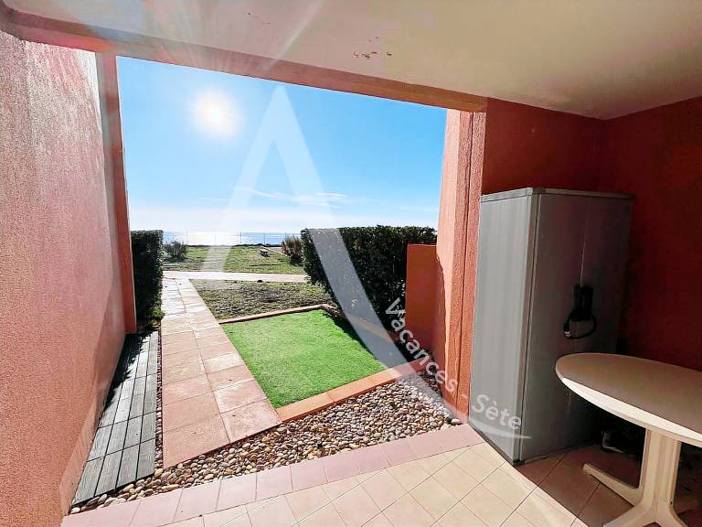 Studio with pool, yard & patio — photo 3