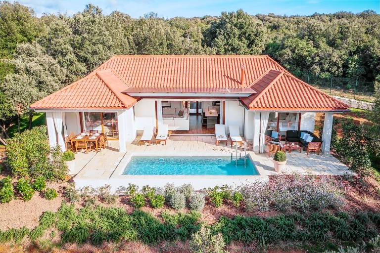 Lovely villa with terrace, garden & pool | Dogs allowed — photo 2