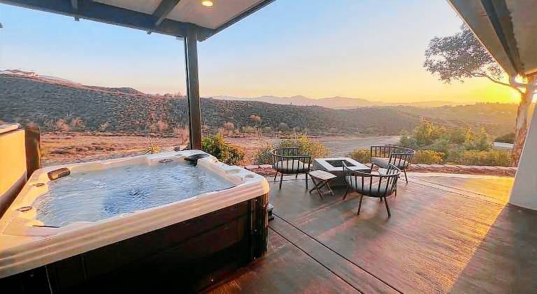 Vacation home with hot tub in Temecula, CA