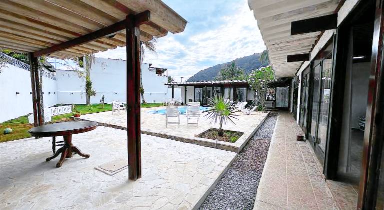 House with pool in Guarujá