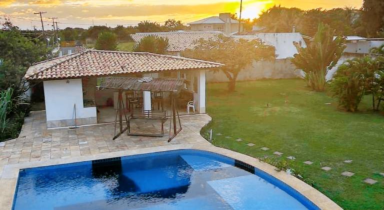 Vacation home with pool — photo 4