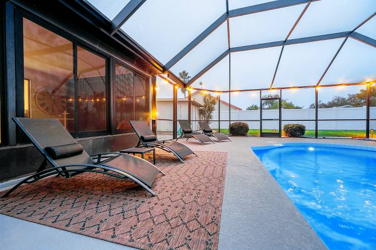 Vacation home with private pool & barbecue | Lake view — photo 3