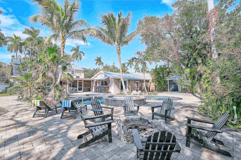 House with hot tub, grill & private pool | City view — photo 4
