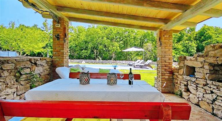 Vacation home with pool — photo 4