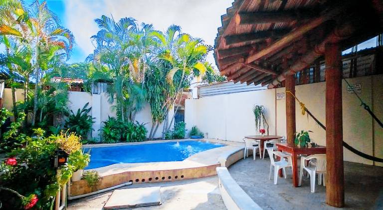 Beautiful rental apartment with terrace, BBQ & pool | Dogs allowed in Zihuatanejo