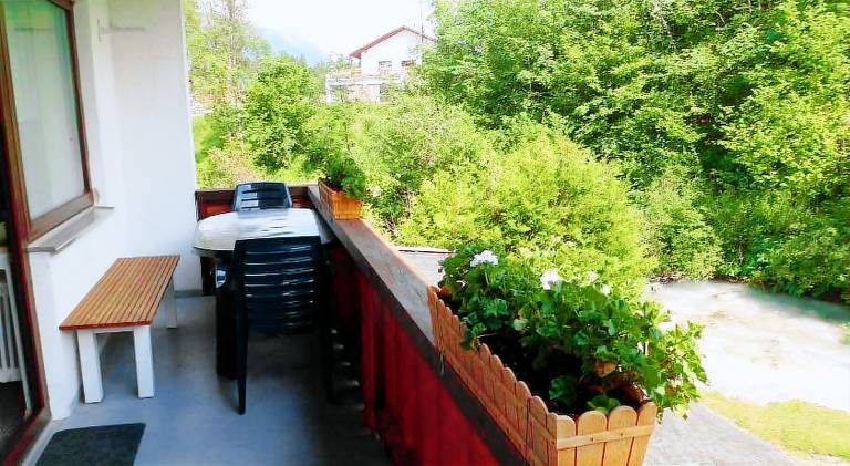 Rental apartment with yard — photo 3