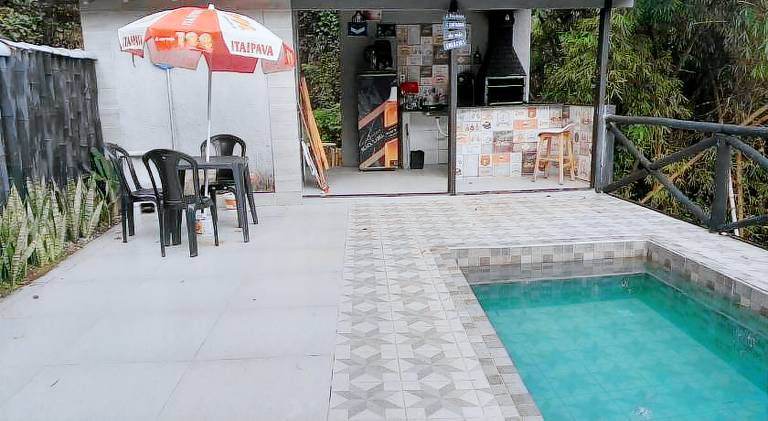Vacation home with pool — photo 4