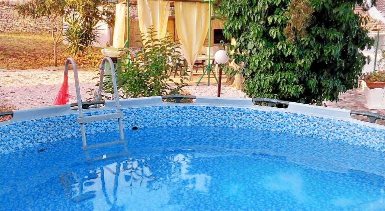 House with pool — photo 4