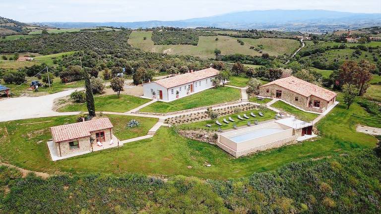 Farm with yard, pool & terrace | Pet-friendly — photo 5
