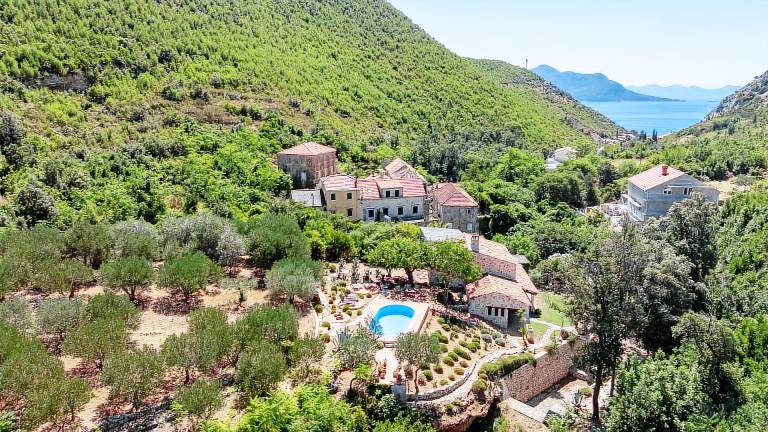 Fully equipped villa with terrace, private pool & barbecue | Pet-friendly — photo 3