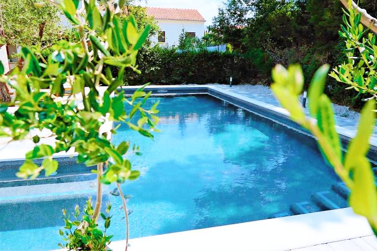 Children-friendly villa with yard, pool & patio | Pool view | Pet-friendly — photo 2