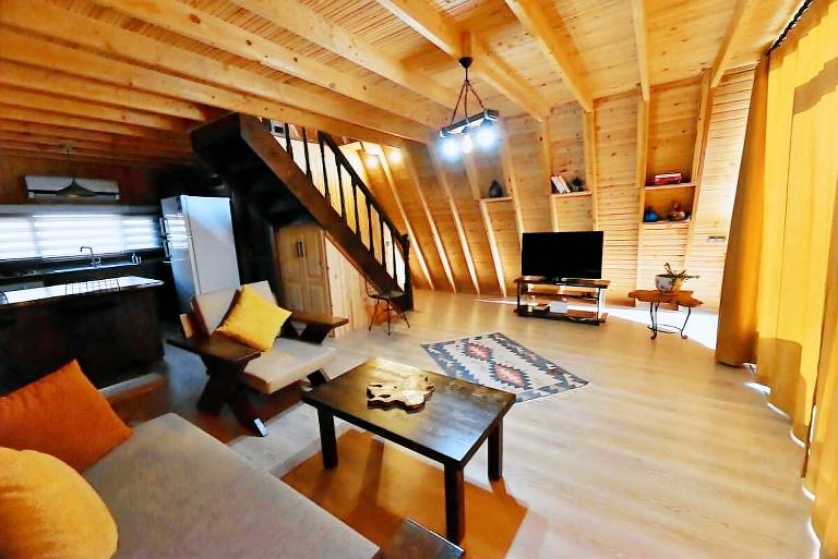 Villa with garden, pool & hot tub | Good for workation — photo 2