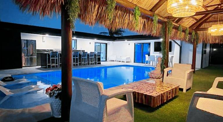 Pleasant villa with pool | Pets are welcome in Pembroke, ON
