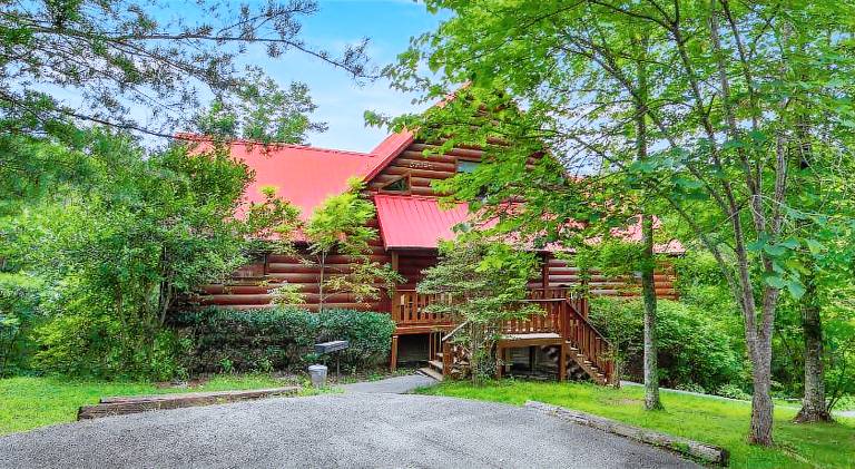 House with jacuzzi | Pets allowed in Sevierville, TN