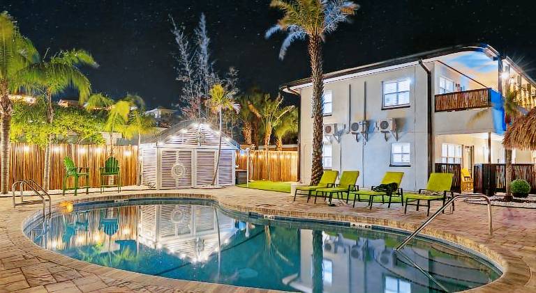 House with pool — photo 2