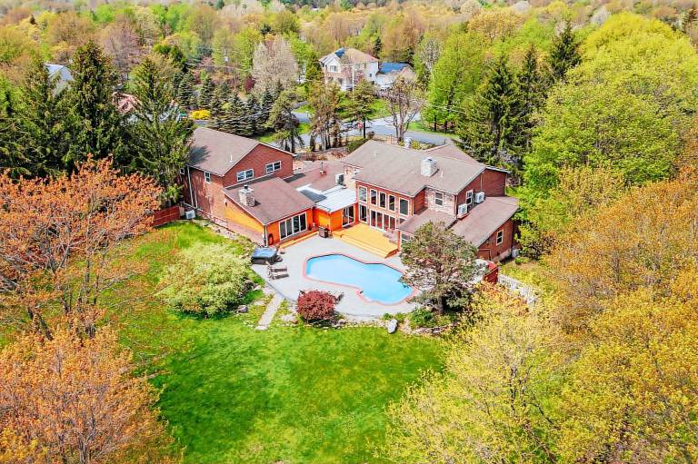 House Long Pond