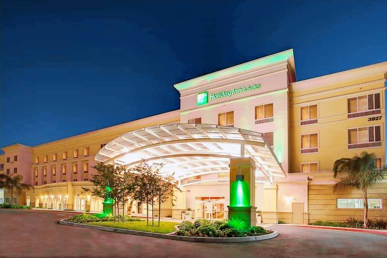 Holiday Inn & Suites Bakersfield by IHG