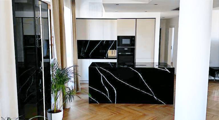 Luxury PENTHOUSE at the Historical Centre Parking — photo 3