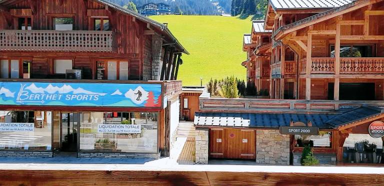 Resort center, 1st floor, terrace, tv, ski locker, 42m², Les Gets in Les Gets