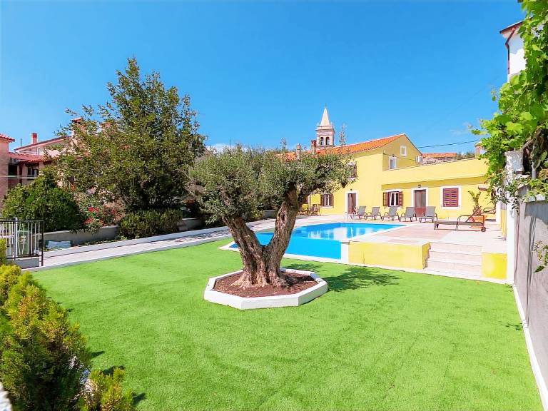 House with terrace, private pool & hot tub | Pets are welcome — photo 5