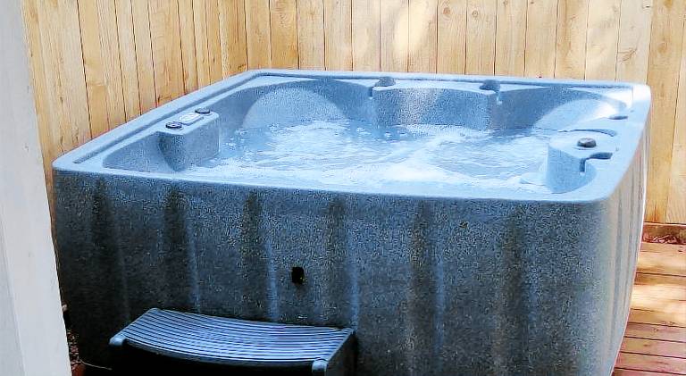 Vacation home with hot tub in Newport, OR