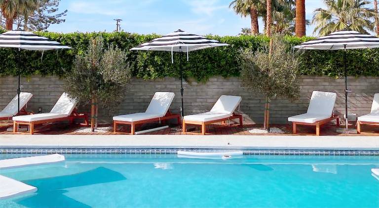 House with yard & private pool — photo 4