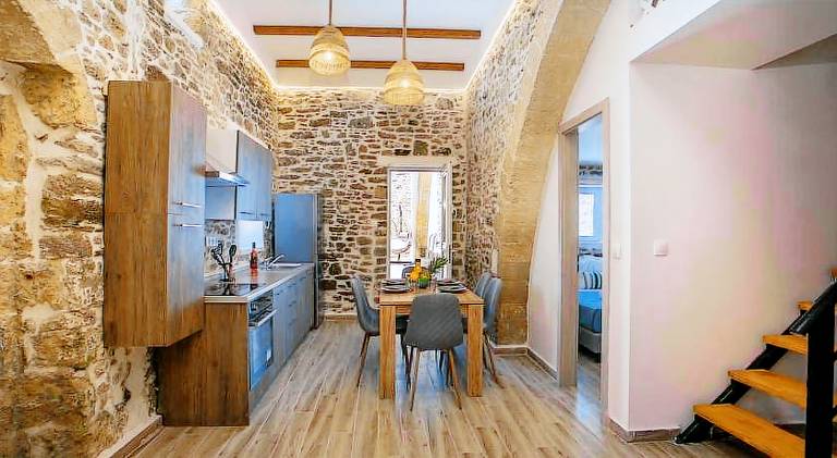 Wonderful house with private pool, hot tub & patio | Suitable for remote work | Dogs allowed — photo 4