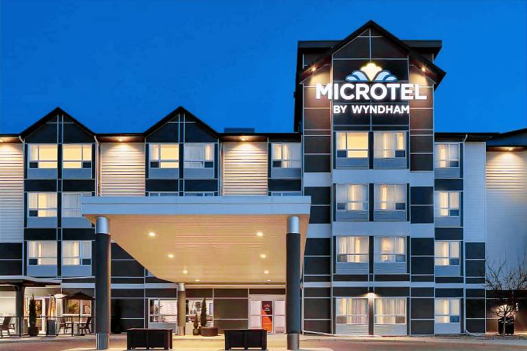 Microtel Inn & Suites by Wyndham Weyburn — photo 2
