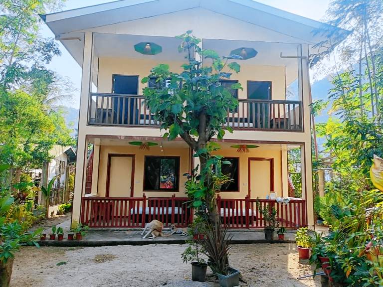 Holiday apartment with garden & grill in El Nido