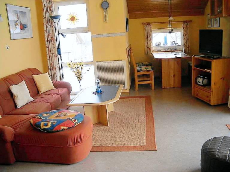Vacation home with terrace & pool | Pets allowed — photo 2