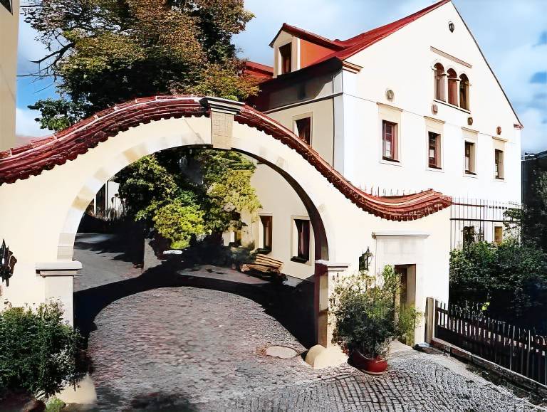 Landhotel Gut Wildberg mit Badeteich und großem Garten in Meissen