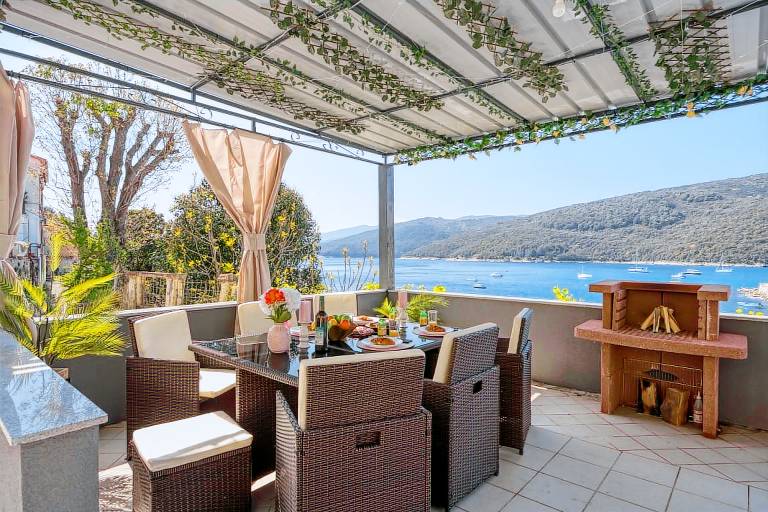 Three Bedroom A6 with Sea View