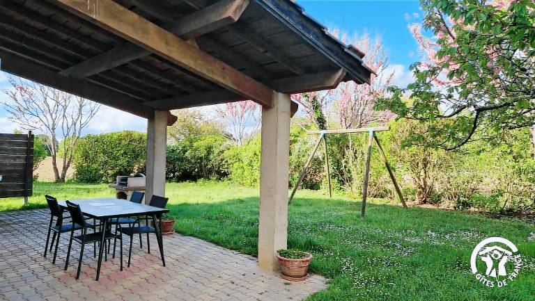 Gite with barbecue, yard & terrace — photo 2