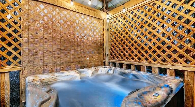Vacation home with jacuzzi — photo 3