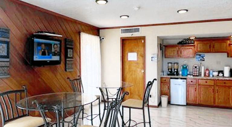 Americas Best Value Inn Edna — photo 3